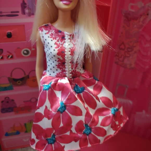Barbie - Picture 2 of 4
